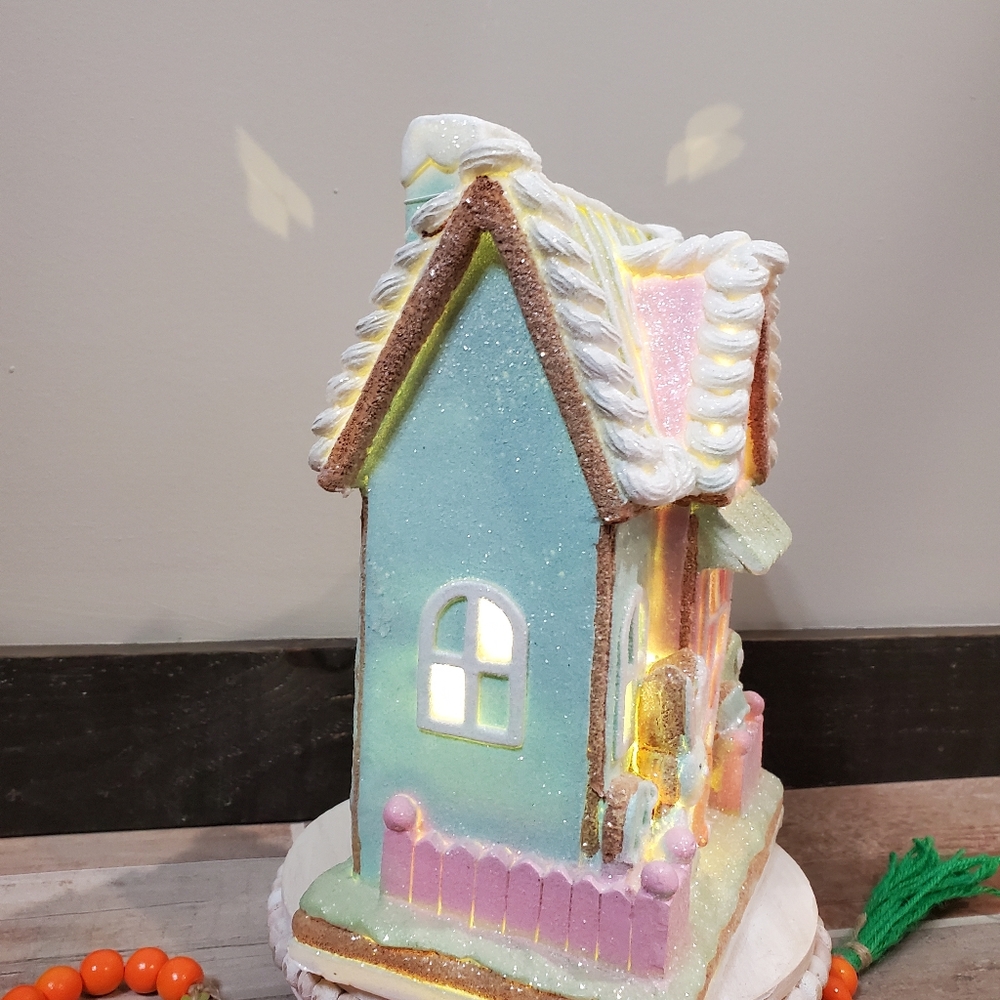 Pastel Easter Gingerbread House-NWT - Picture 6 of 9
